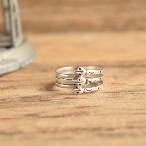 Snake Ring size 8 Vintage stelring silver on wood